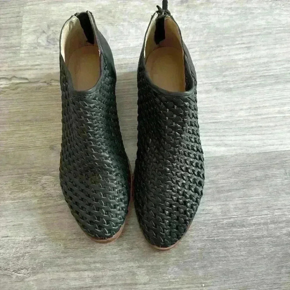 COPY - Leather ankle boots - Picture 1 of 4